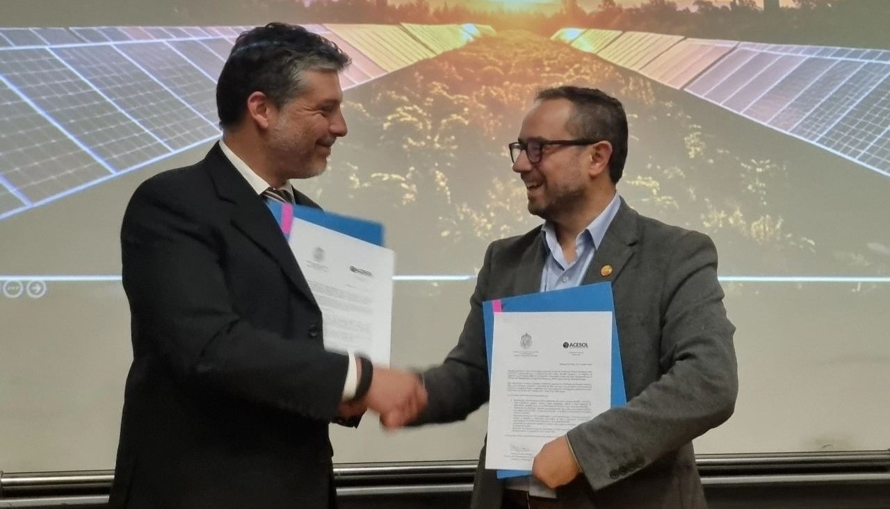 ACESOL firma Convenio Exclusivo con el Magíster en Ingeniería de la Energía de la UC