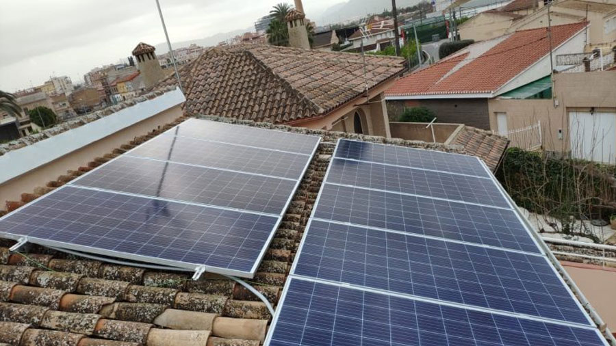 Paneles solares en la casa: Las características de una alternativa que crece con el alza de las cuentas de luz